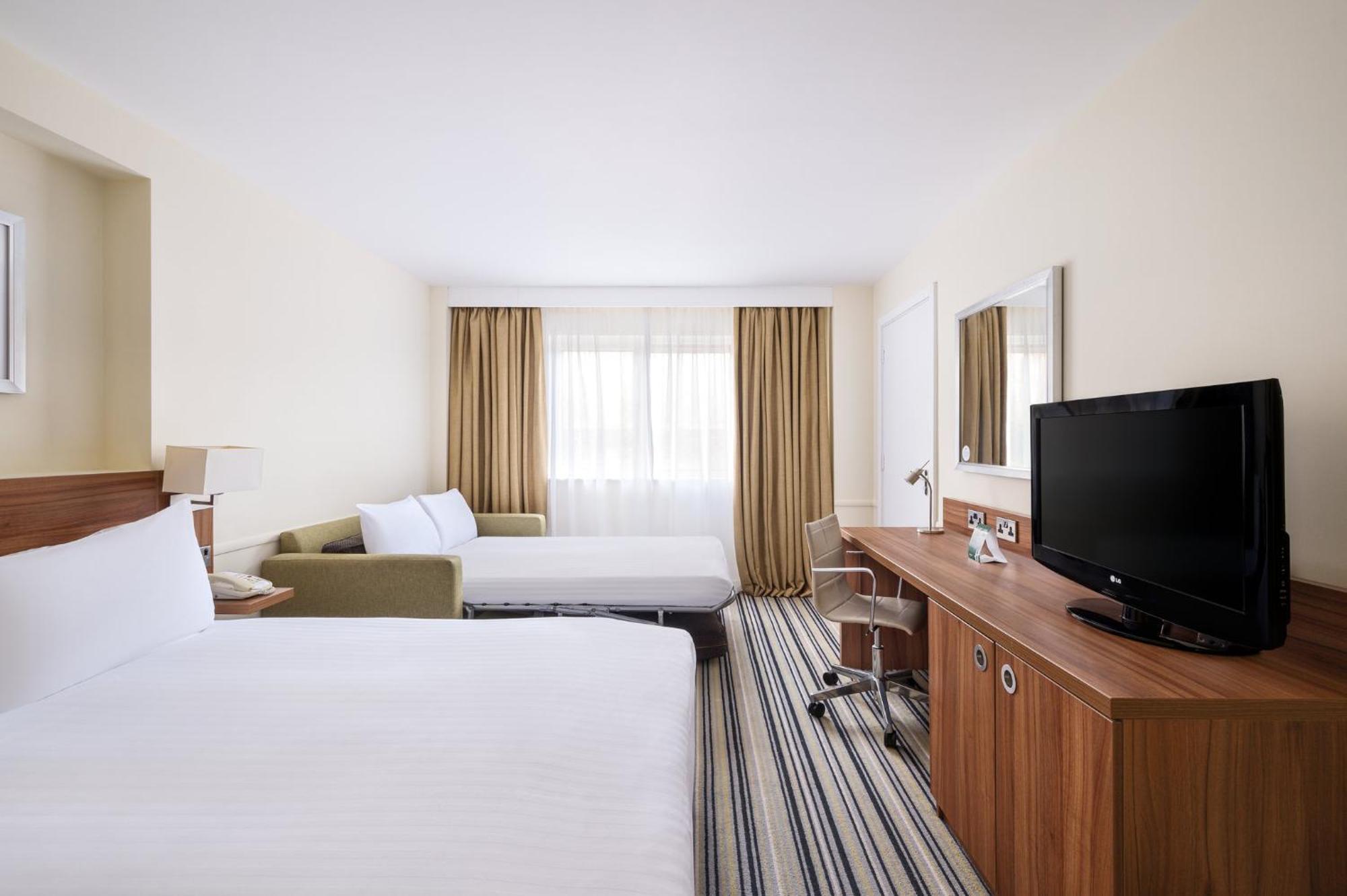Holiday Inn Leeds-Wakefield M1 Jct40 By Ihg Exterior foto
