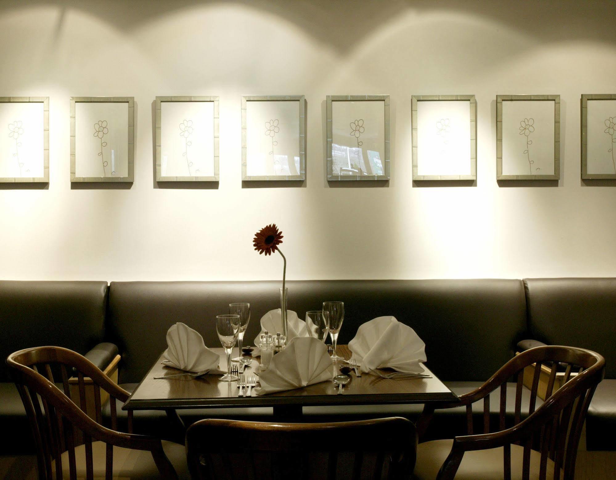 Holiday Inn Leeds-Wakefield M1 Jct40 By Ihg Restaurant foto